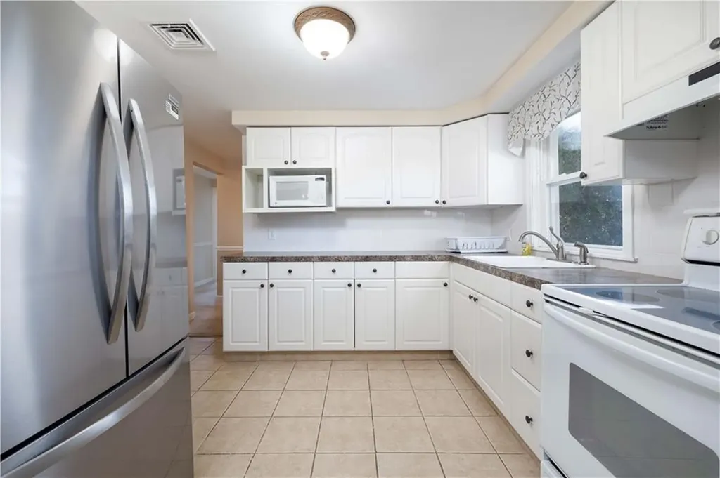 25 Honeysuckle Road Warwick RI 02888