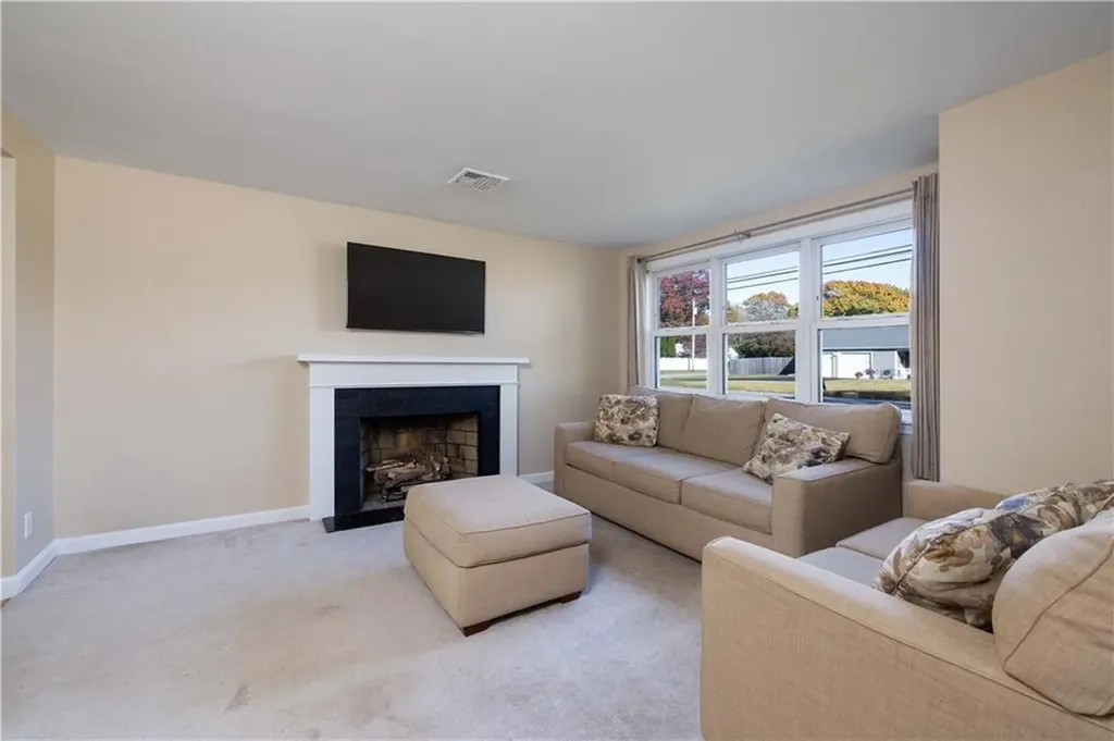 25 Honeysuckle Road Warwick RI 02888