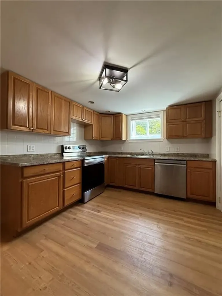 313 State Street Bristol RI 02809