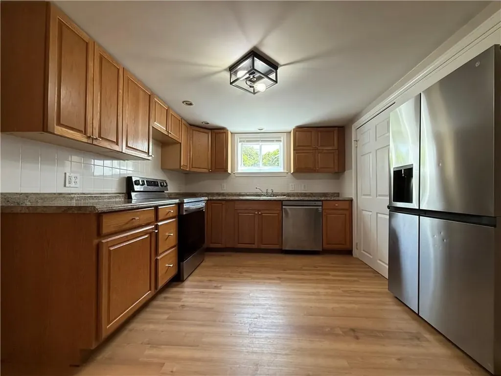 313 State Street Bristol RI 02809