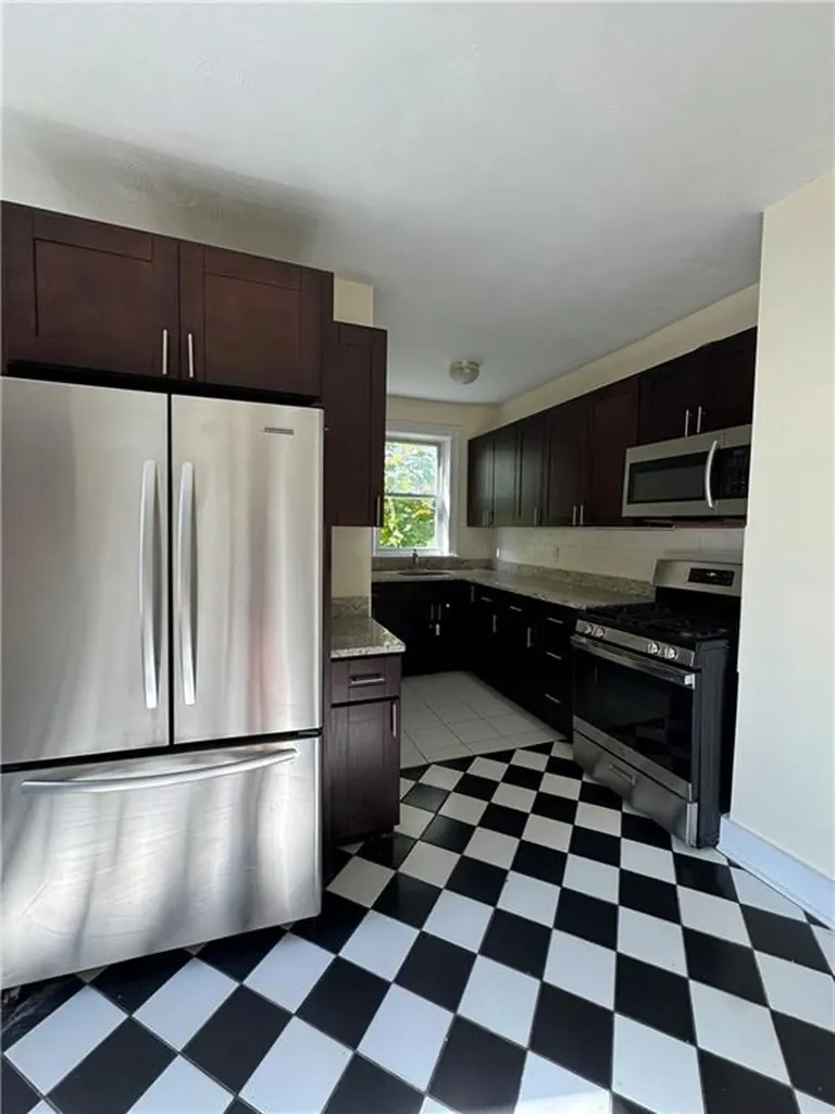 58 Roanoke Street Providence RI 02908