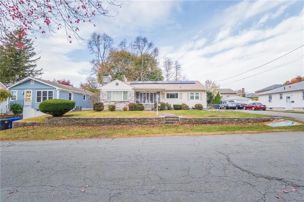 9 Farnum Avenue North Providence RI 02911