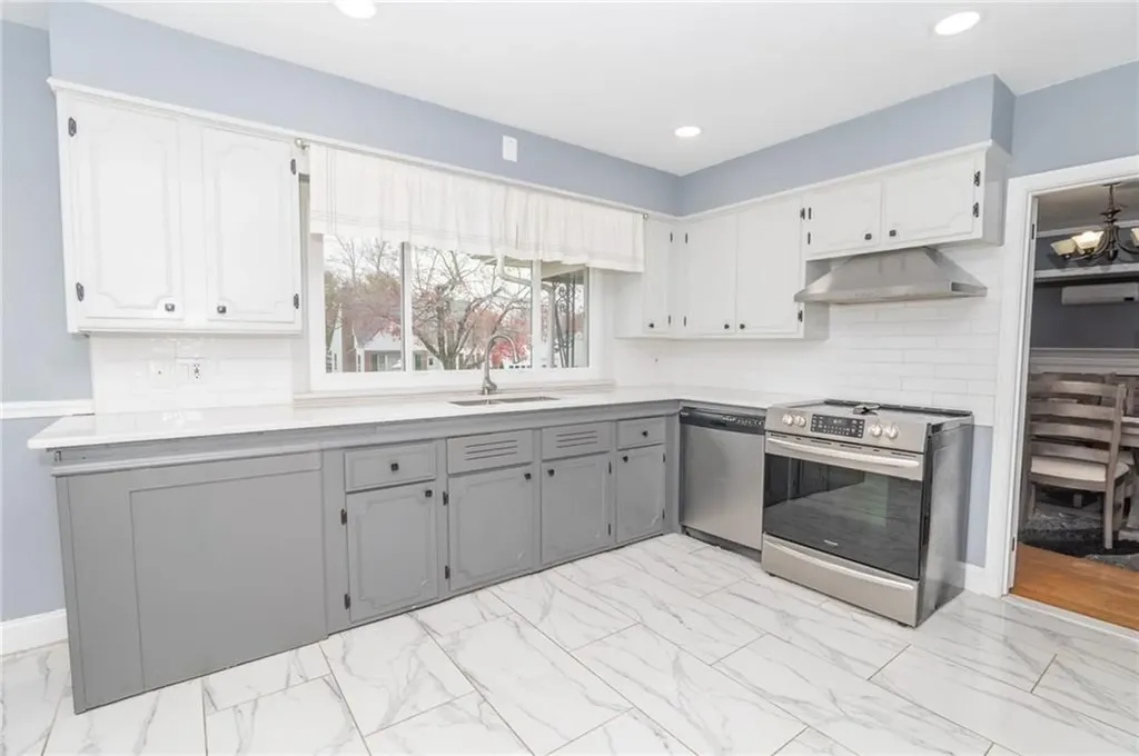 9 Farnum Avenue North Providence RI 02911