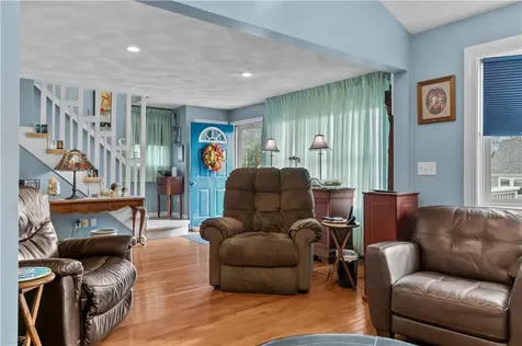 72 Rhode Island Boulevard Portsmouth RI 02871