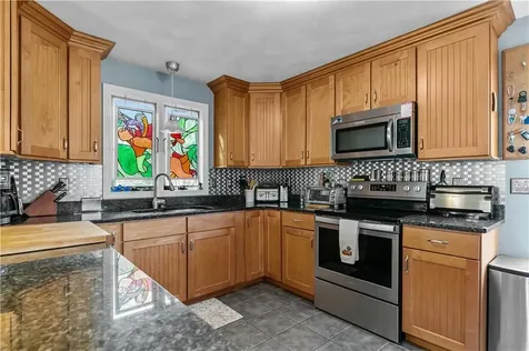 72 Rhode Island Boulevard Portsmouth RI 02871