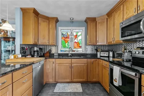 72 Rhode Island Boulevard Portsmouth RI 02871