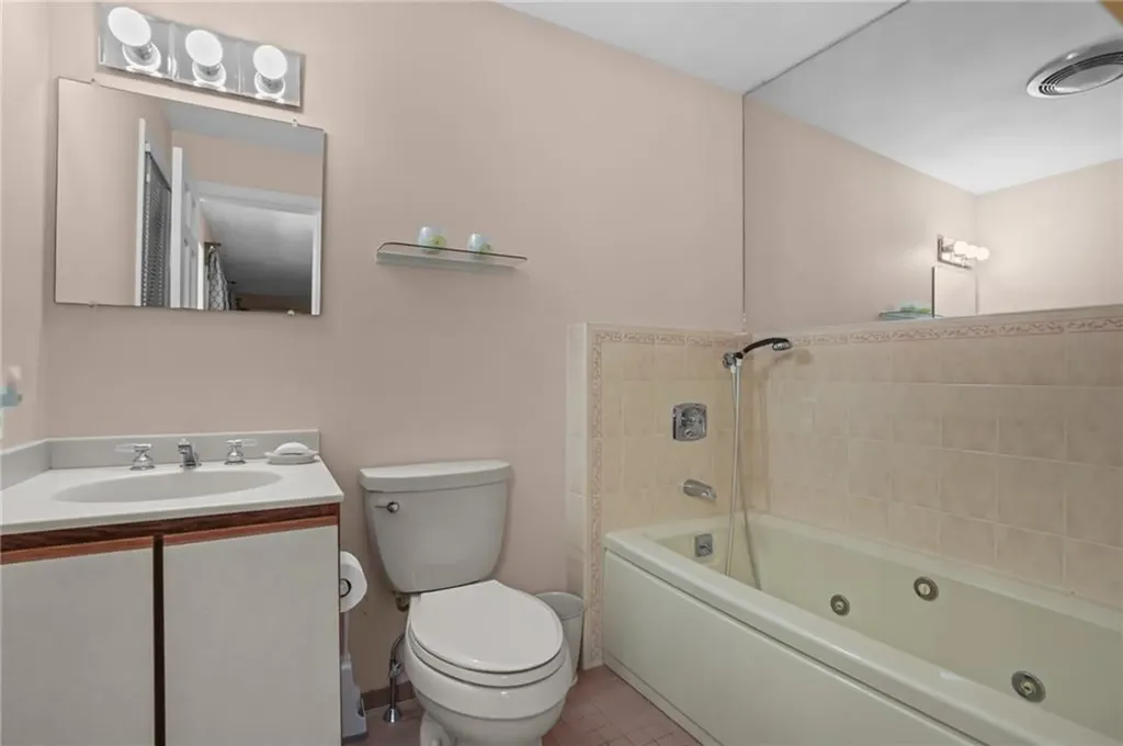 68 Riverscape Lane Tiverton RI 02878