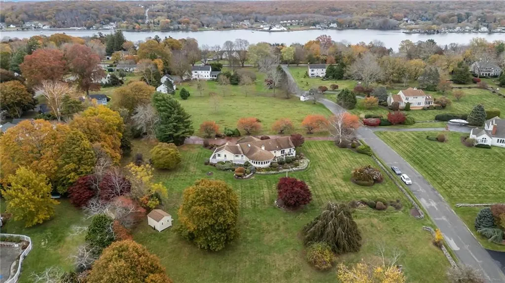 68 Riverscape Lane Tiverton RI 02878