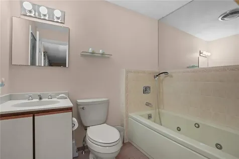 68 Riverscape Lane Tiverton RI 02878