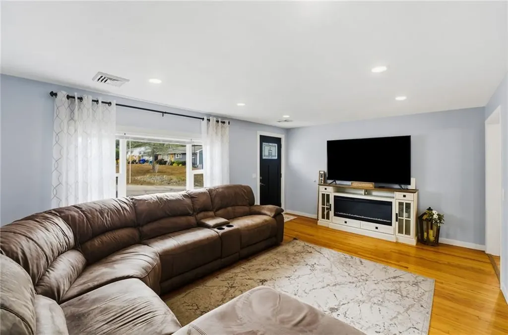 52 Glen Drive West Warwick RI 02893