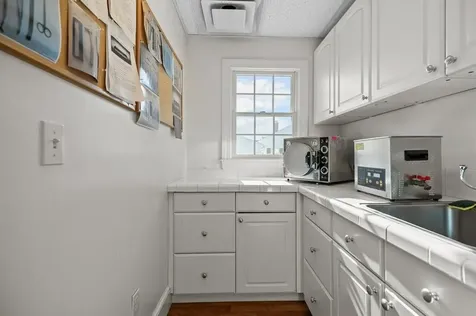 74 Valley Road Middletown RI 02842