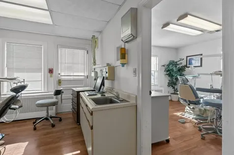 74 Valley Road Middletown RI 02842