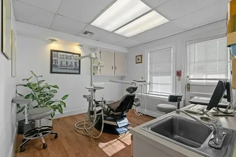 74 Valley Road Middletown RI 02842