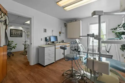 74 Valley Road Middletown RI 02842