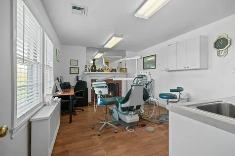 74 Valley Road Middletown RI 02842