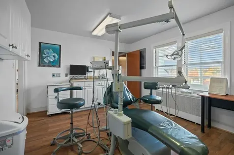 74 Valley Road Middletown RI 02842