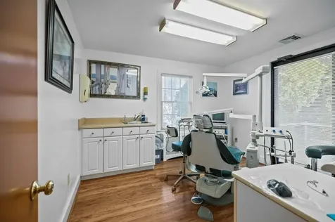 74 Valley Road Middletown RI 02842