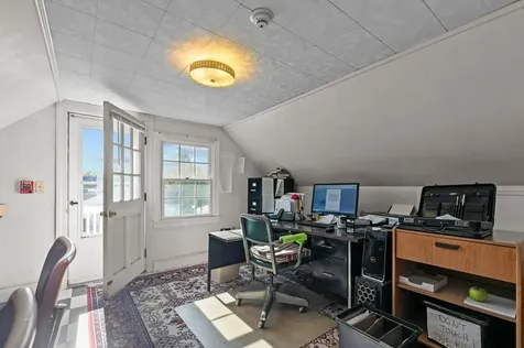 74 Valley Road Middletown RI 02842