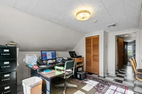 74 Valley Road Middletown RI 02842