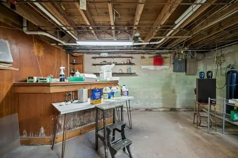 74 Valley Road Middletown RI 02842