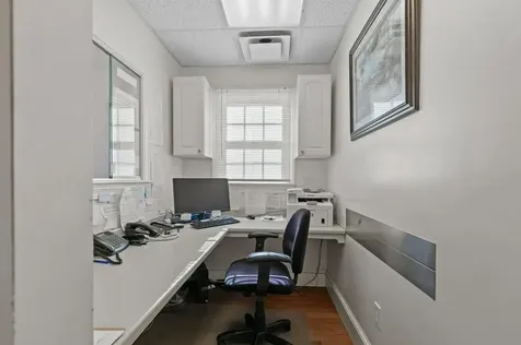 74 Valley Road Middletown RI 02842