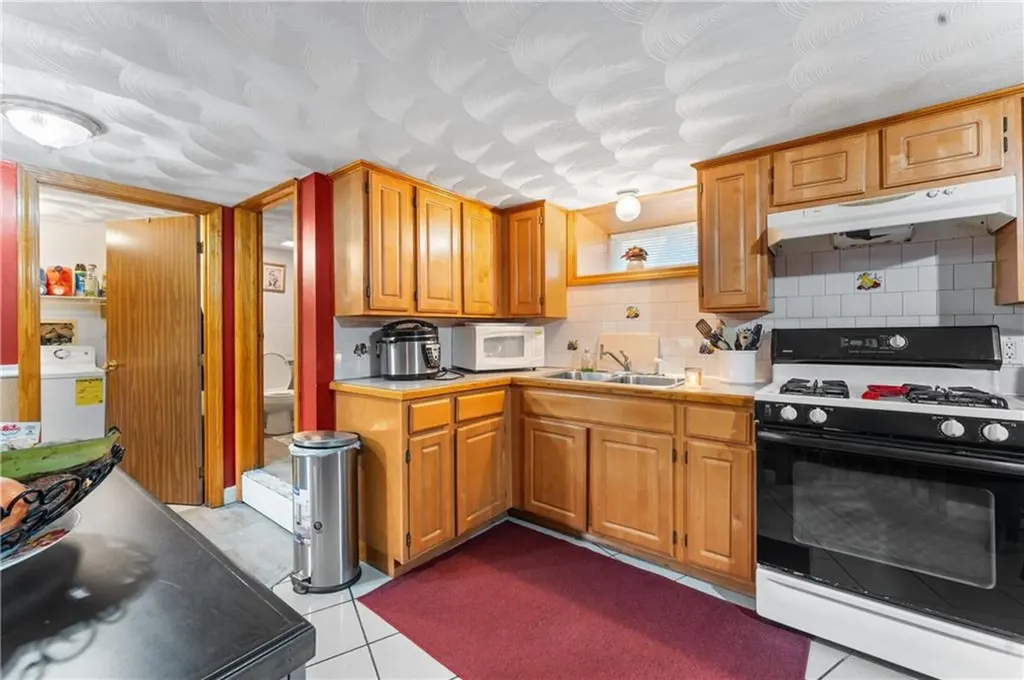 51 Seventh Street East Providence RI 02914