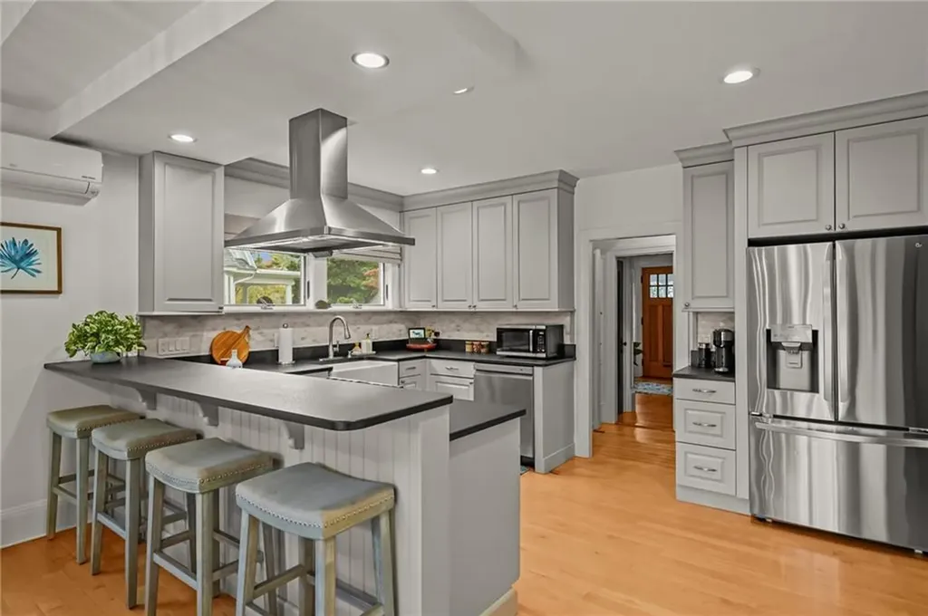 98 Columbia Avenue Cranston RI 02905