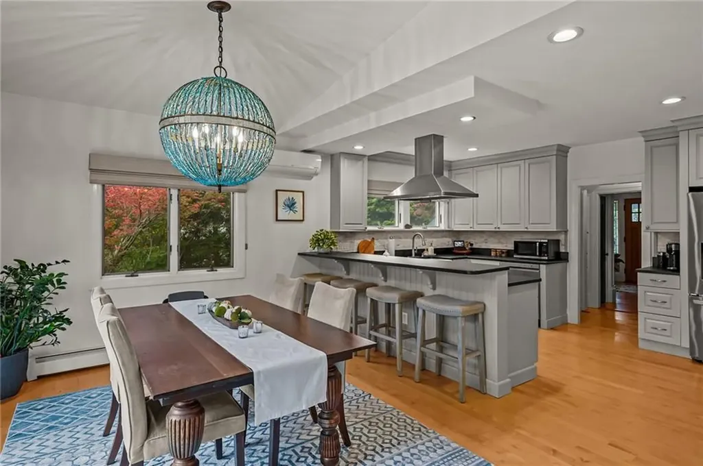 98 Columbia Avenue Cranston RI 02905