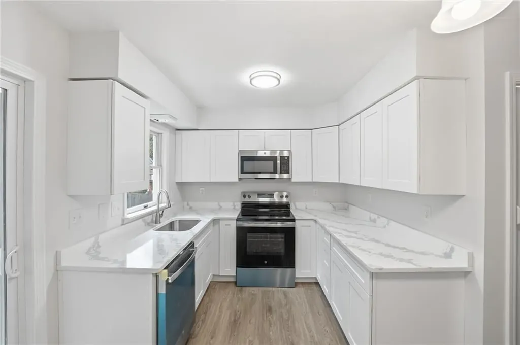 30 Riverwoods Court East Providence RI 02916