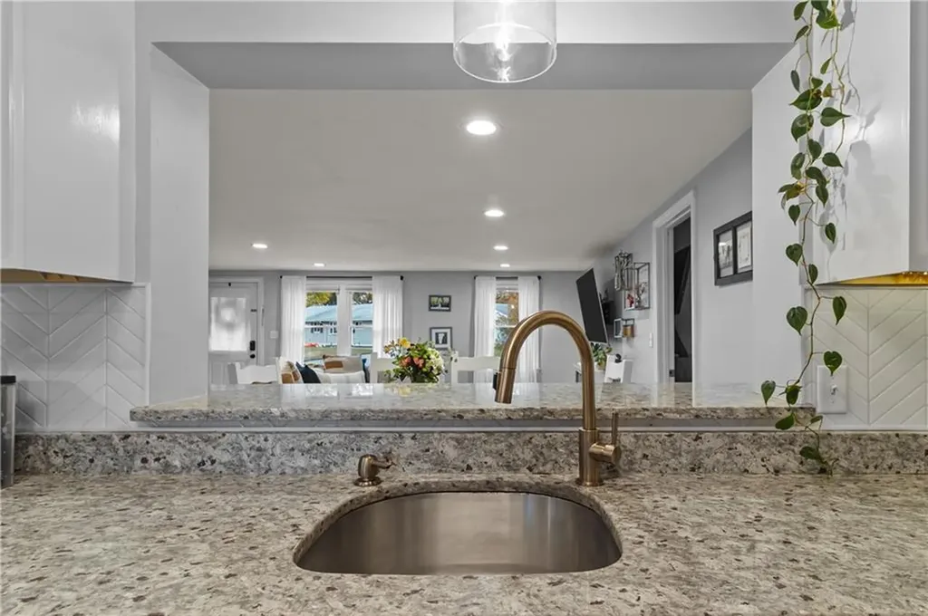 28 Chatworth Avenue Warwick RI 02886