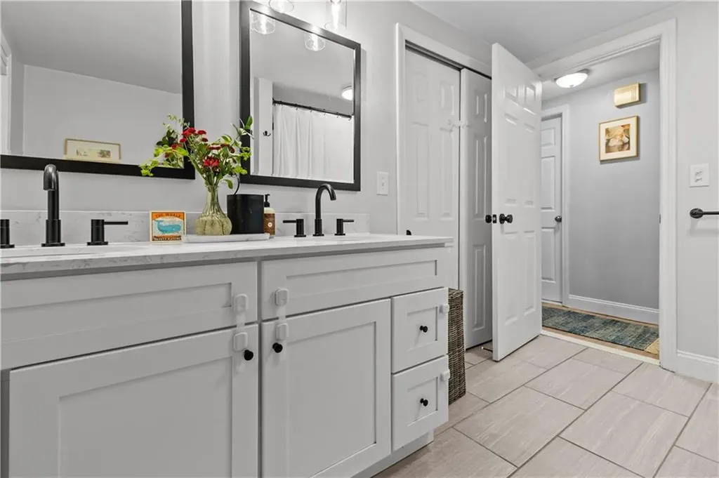 28 Chatworth Avenue Warwick RI 02886