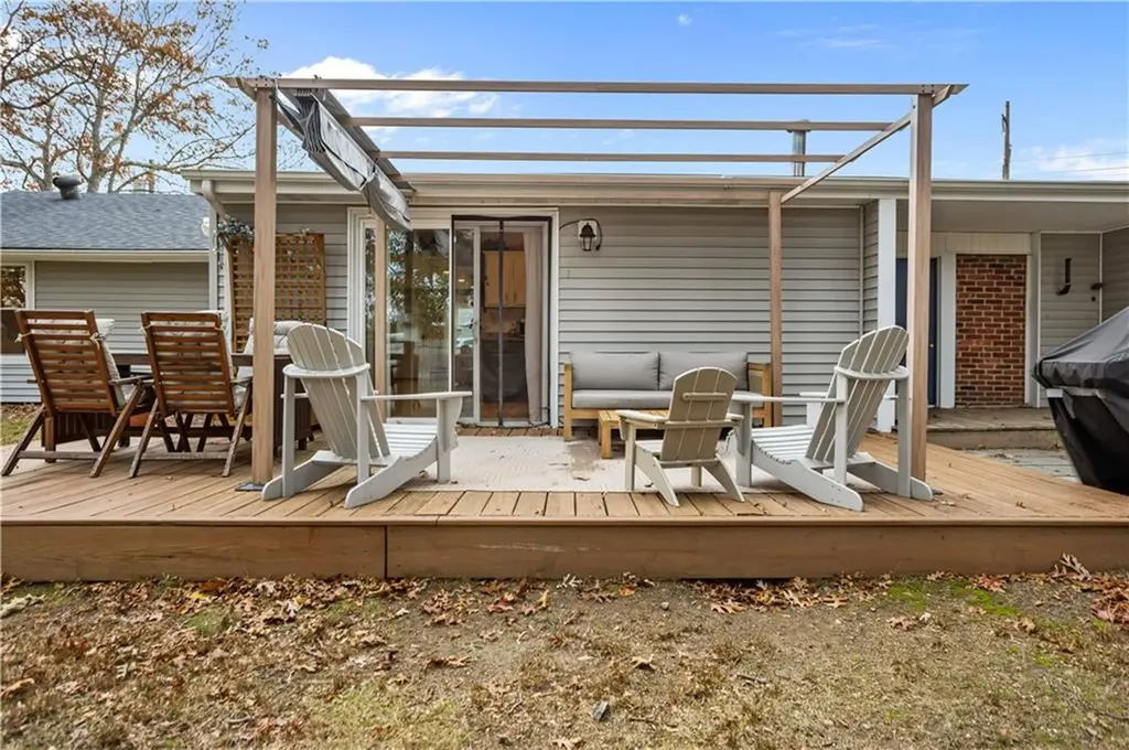 28 Chatworth Avenue Warwick RI 02886