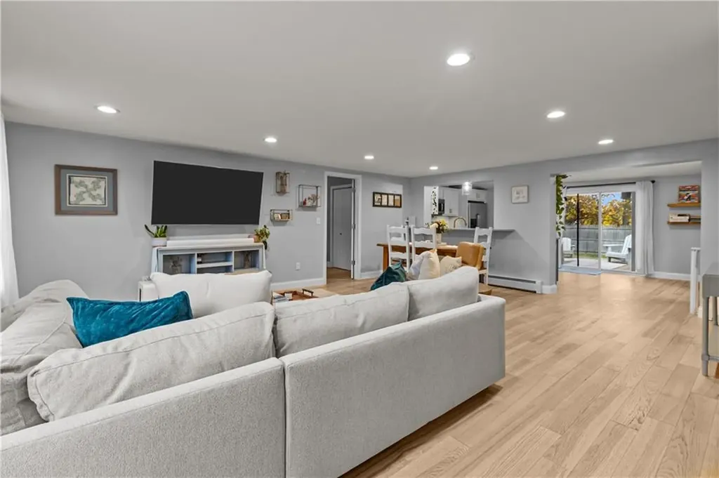 28 Chatworth Avenue Warwick RI 02886