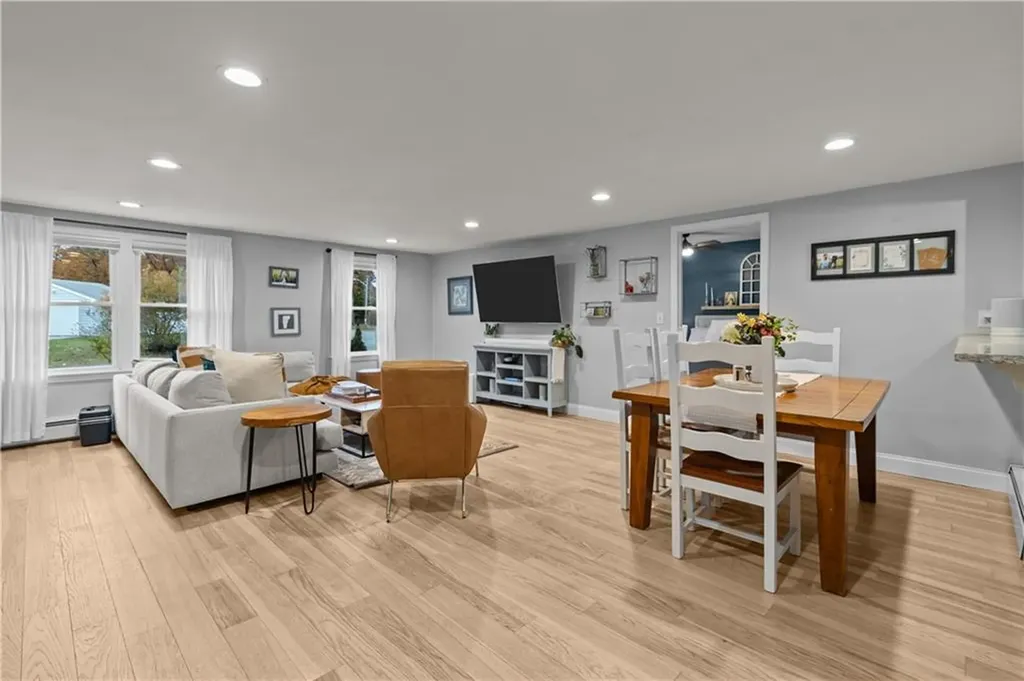 28 Chatworth Avenue Warwick RI 02886