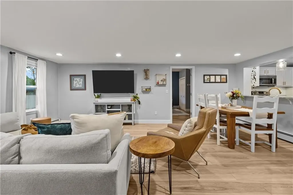 28 Chatworth Avenue Warwick RI 02886