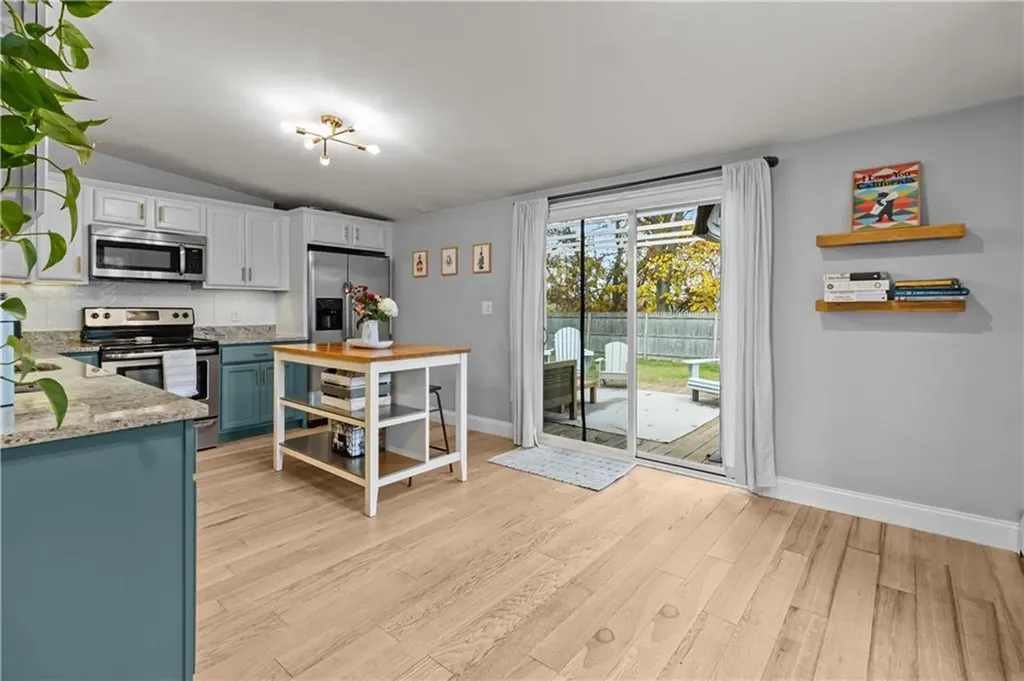 28 Chatworth Avenue Warwick RI 02886