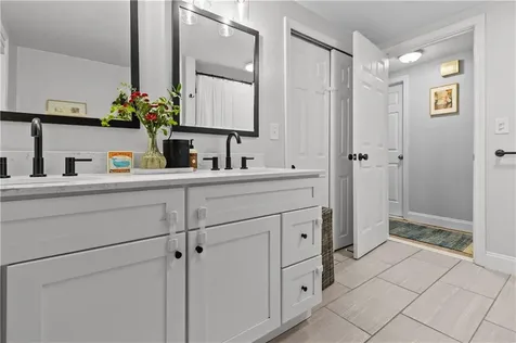 28 Chatworth Avenue Warwick RI 02886