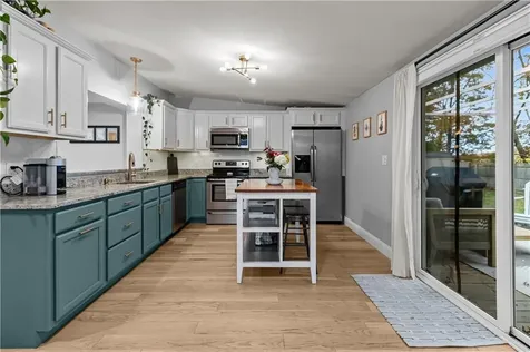 28 Chatworth Avenue Warwick RI 02886