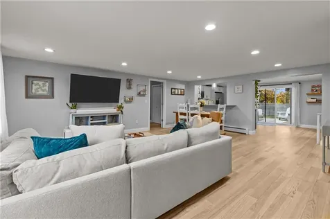 28 Chatworth Avenue Warwick RI 02886