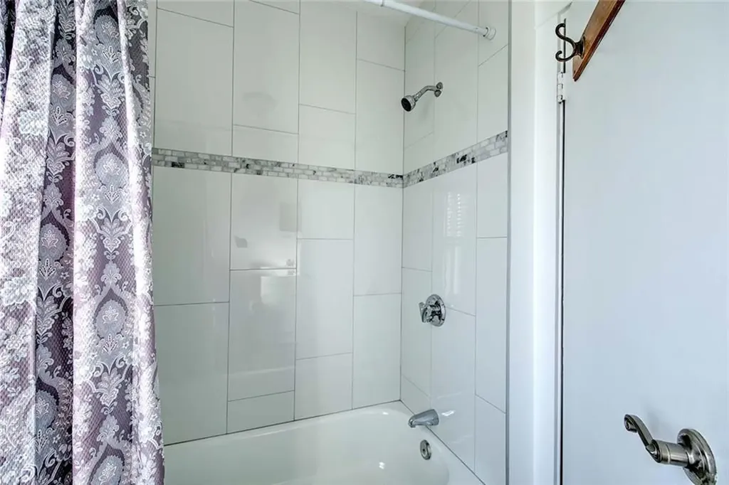 21 Chaucer Street Providence RI 02908