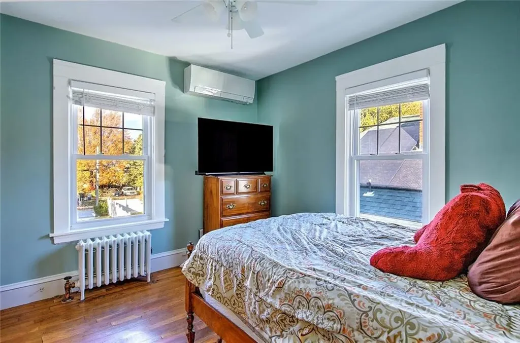 21 Chaucer Street Providence RI 02908