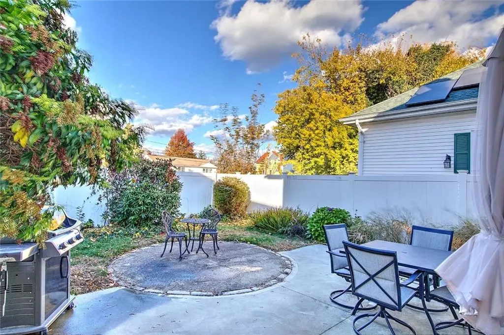 21 Chaucer Street Providence RI 02908