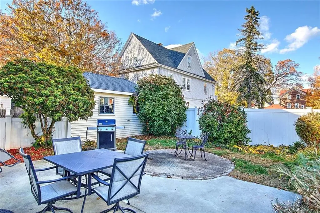 21 Chaucer Street Providence RI 02908