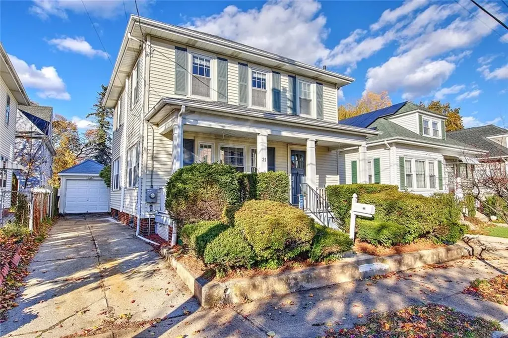 21 Chaucer Street Providence RI 02908