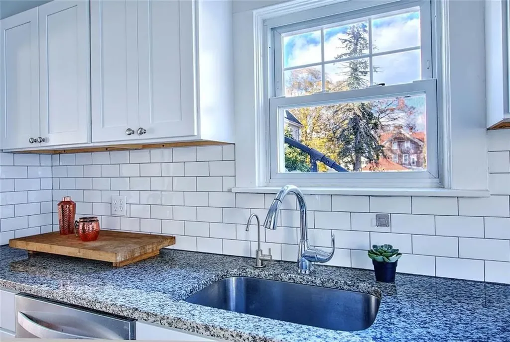 21 Chaucer Street Providence RI 02908