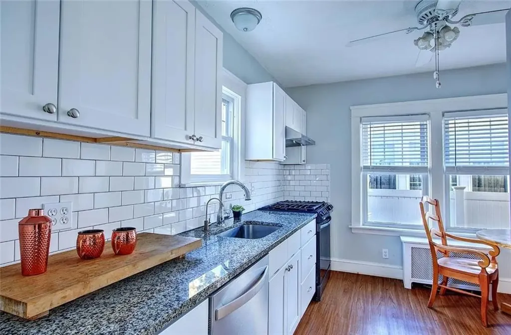 21 Chaucer Street Providence RI 02908