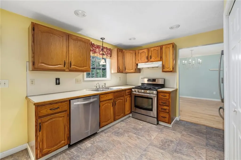 341 Sumner Avenue Warwick RI 02888