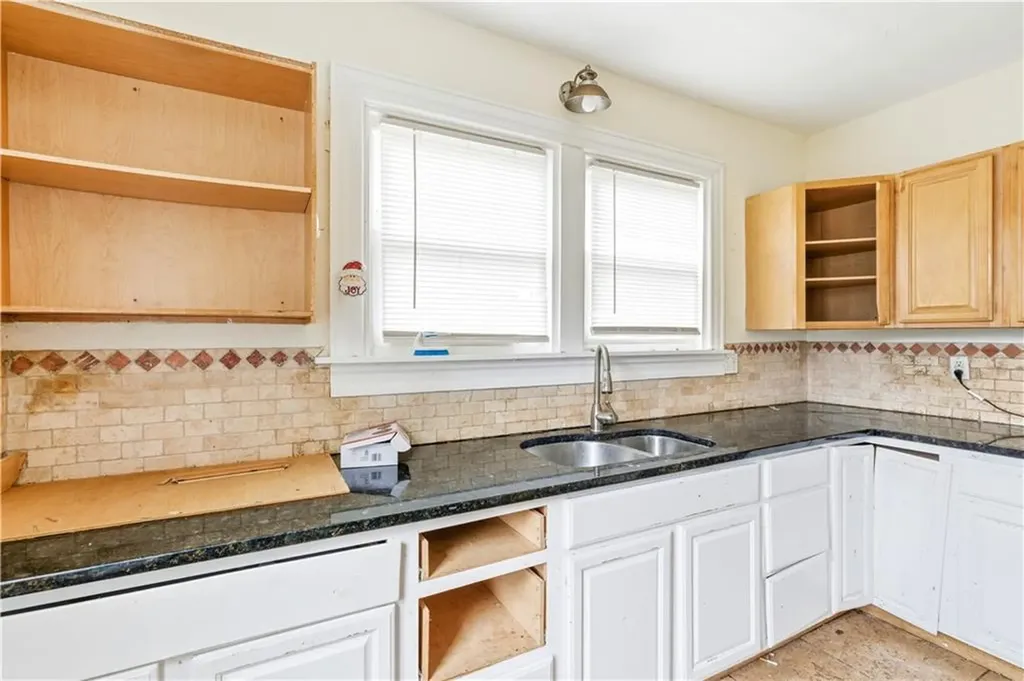 303 Narragansett Street Cranston RI 02905