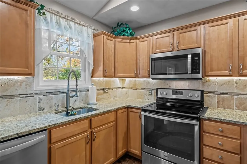 6 Emerson Court West Warwick RI 02893