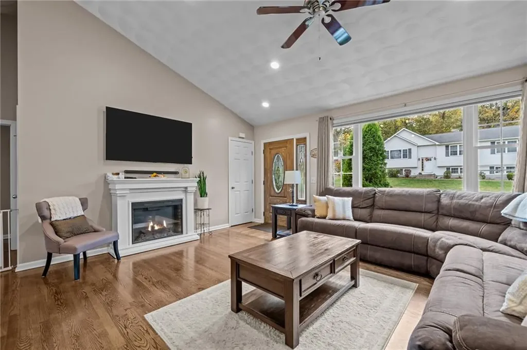 6 Emerson Court West Warwick RI 02893